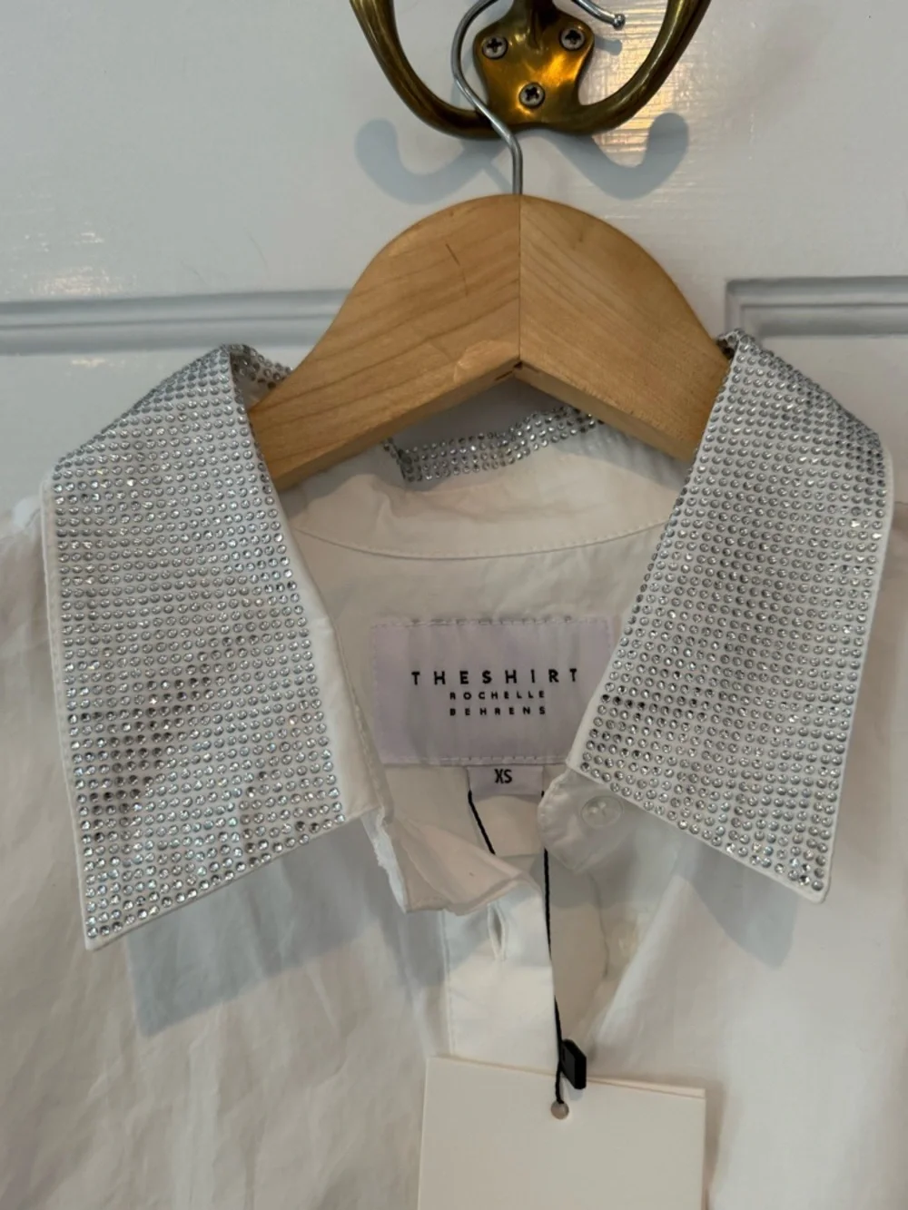 SHIRT ROCHELLE BEHRENS White Icon Shirt Rhinestone Collar NWT XS Tuckernuck